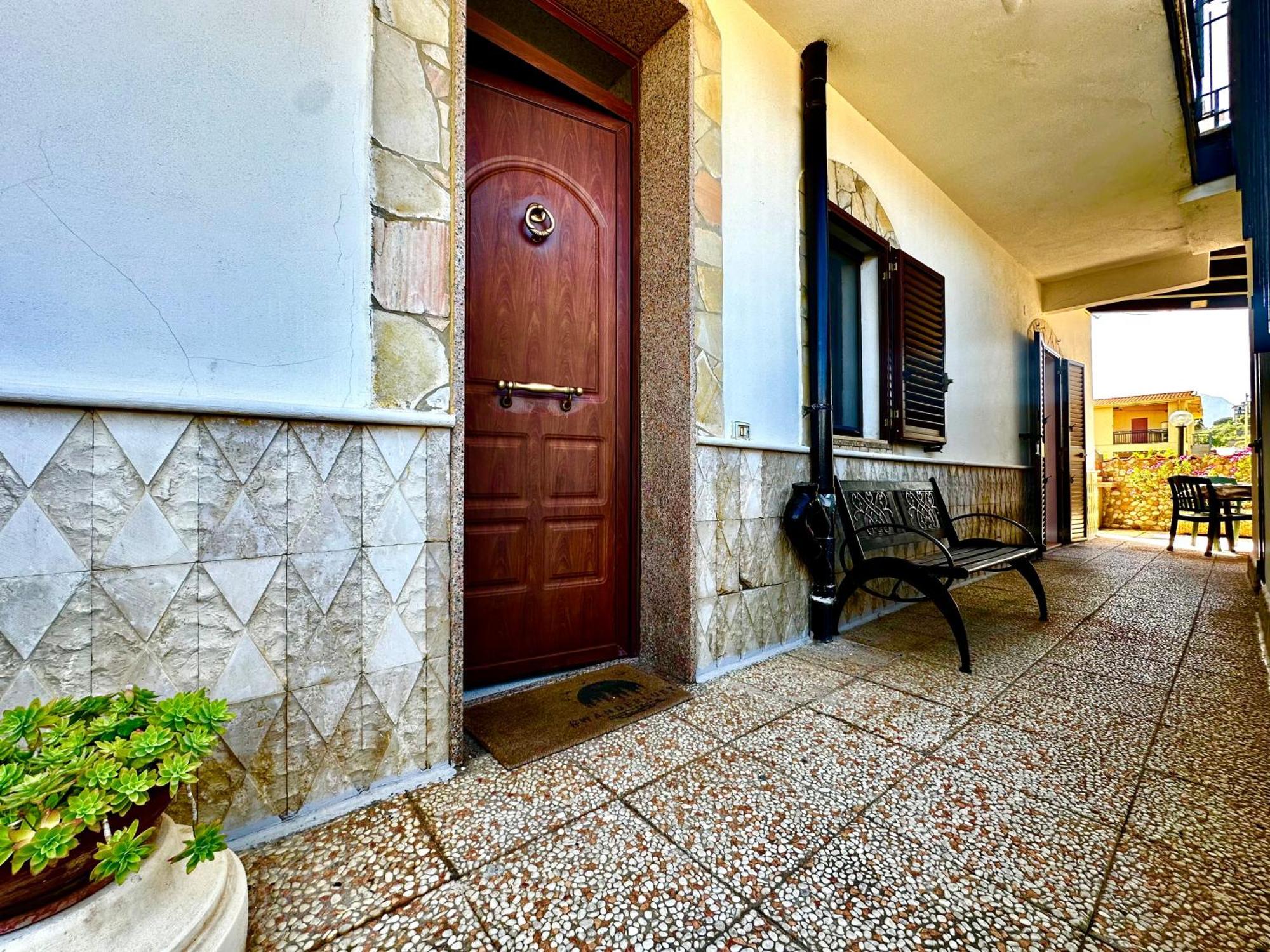 カンポフェリーチェ・ディ・ロッチェッラCasa Del Soleアパートメント エクステリア 写真